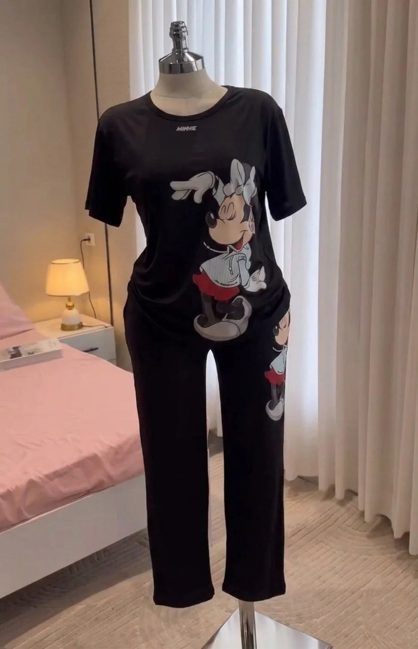 Black women’s pajama set with Minnie Mouse print, short sleeve tee and matching trousers, comfy summer nightwear. 06