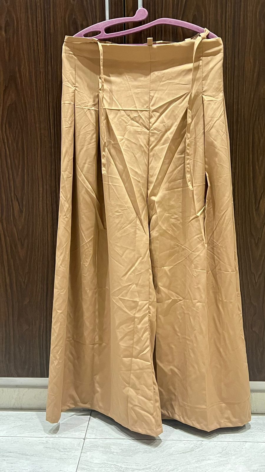 Casual flared culottes with a relaxed fit and pleated design for a modest look 02