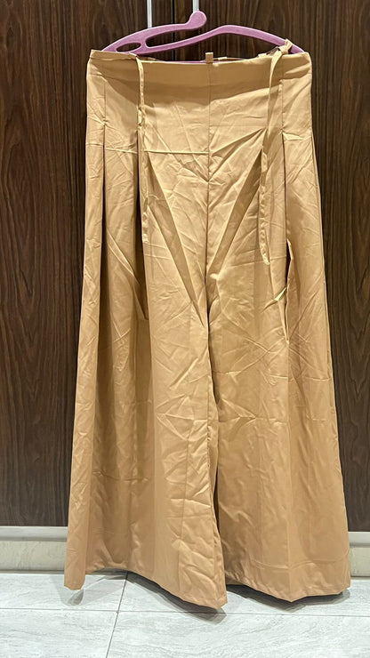 Casual flared culottes with a relaxed fit and pleated design for a modest look 02