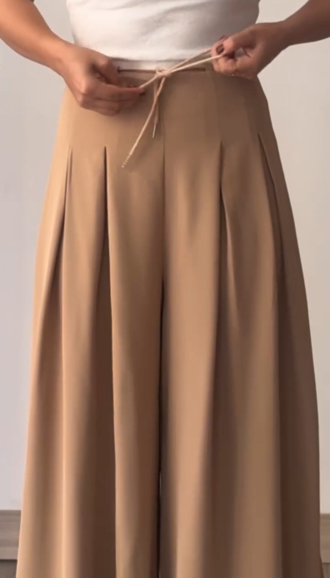 Casual flared culottes with a relaxed fit and pleated design for a modest look 03