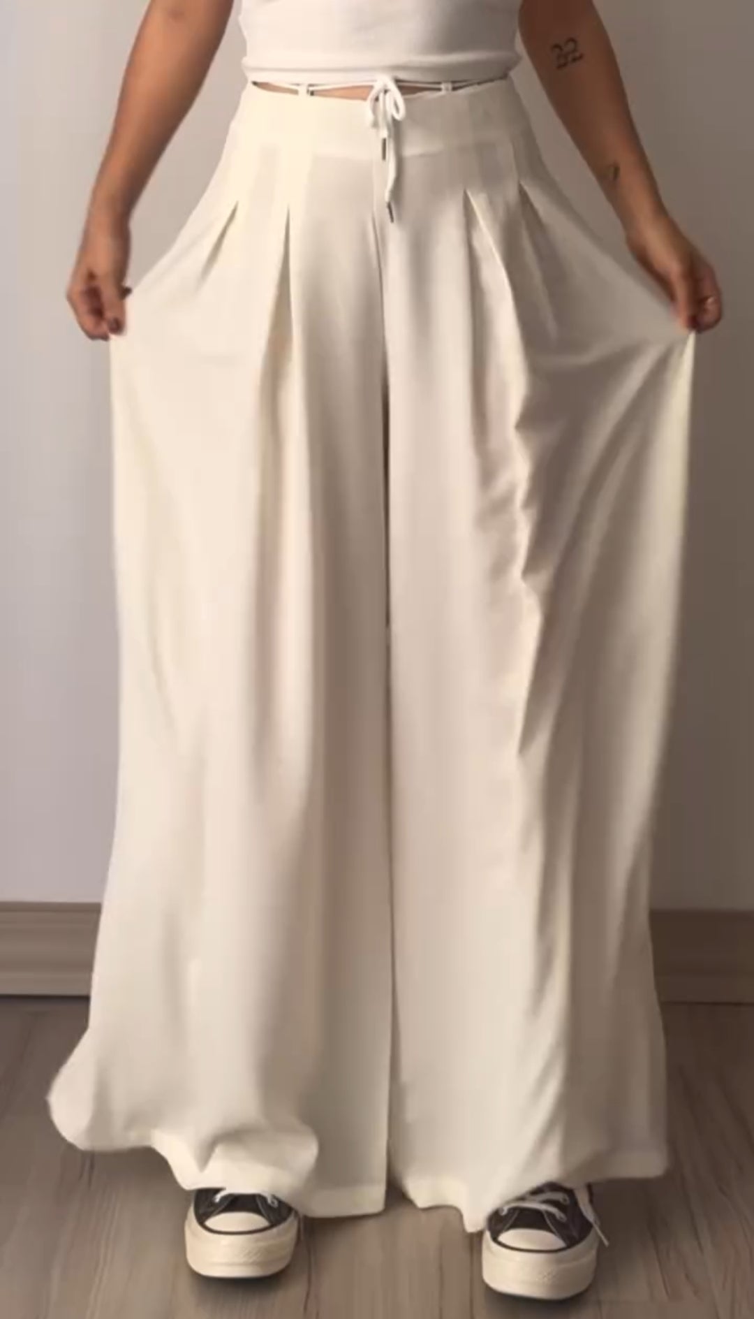 Casual flared culottes with a relaxed fit and pleated design for a modest look 05