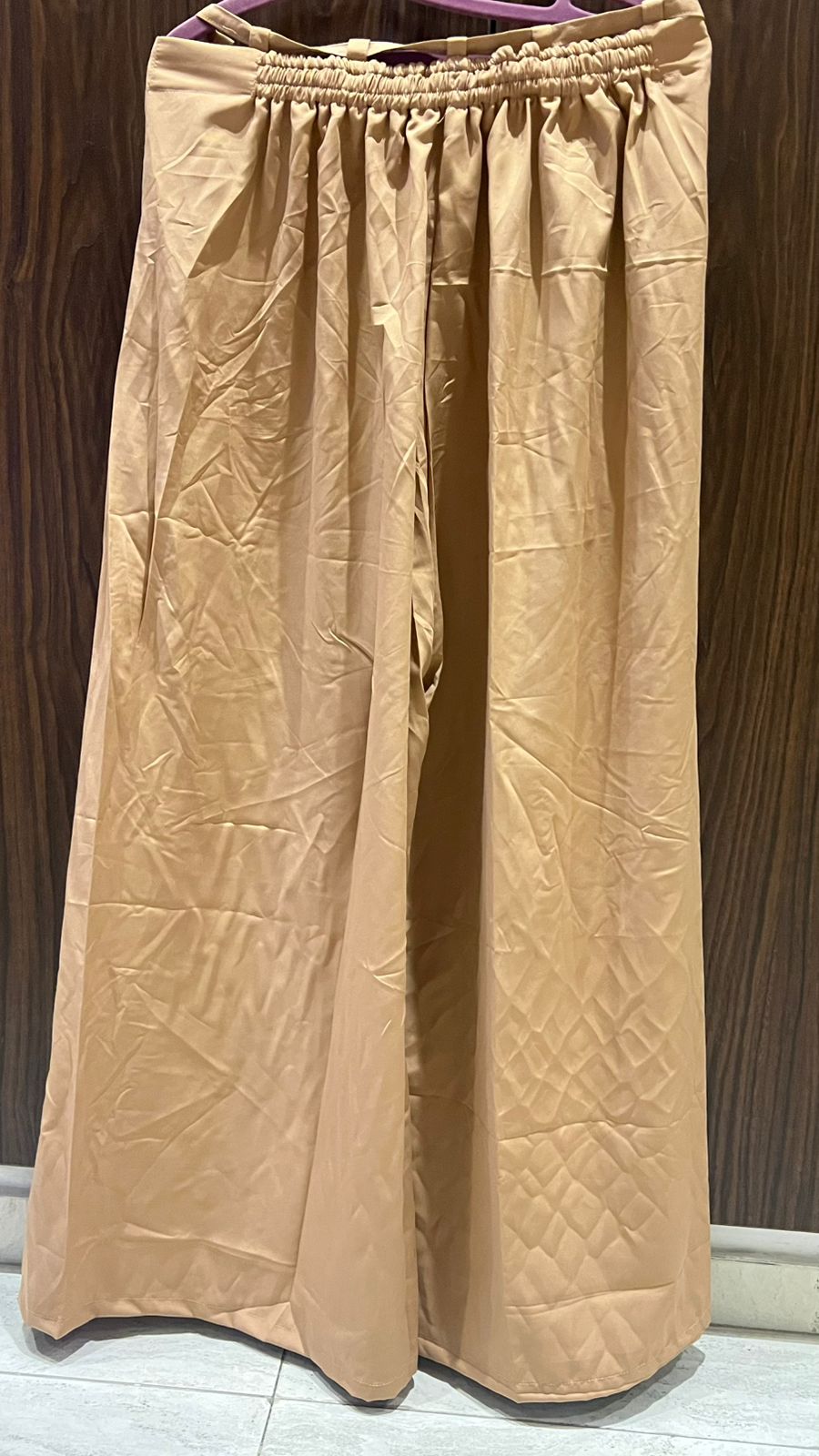 Casual flared culottes with a relaxed fit and pleated design for a modest look 07