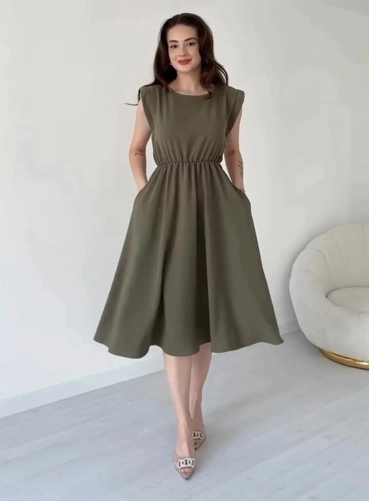 Elegant round-neck knee-length dress with a cinched waistline for women 01