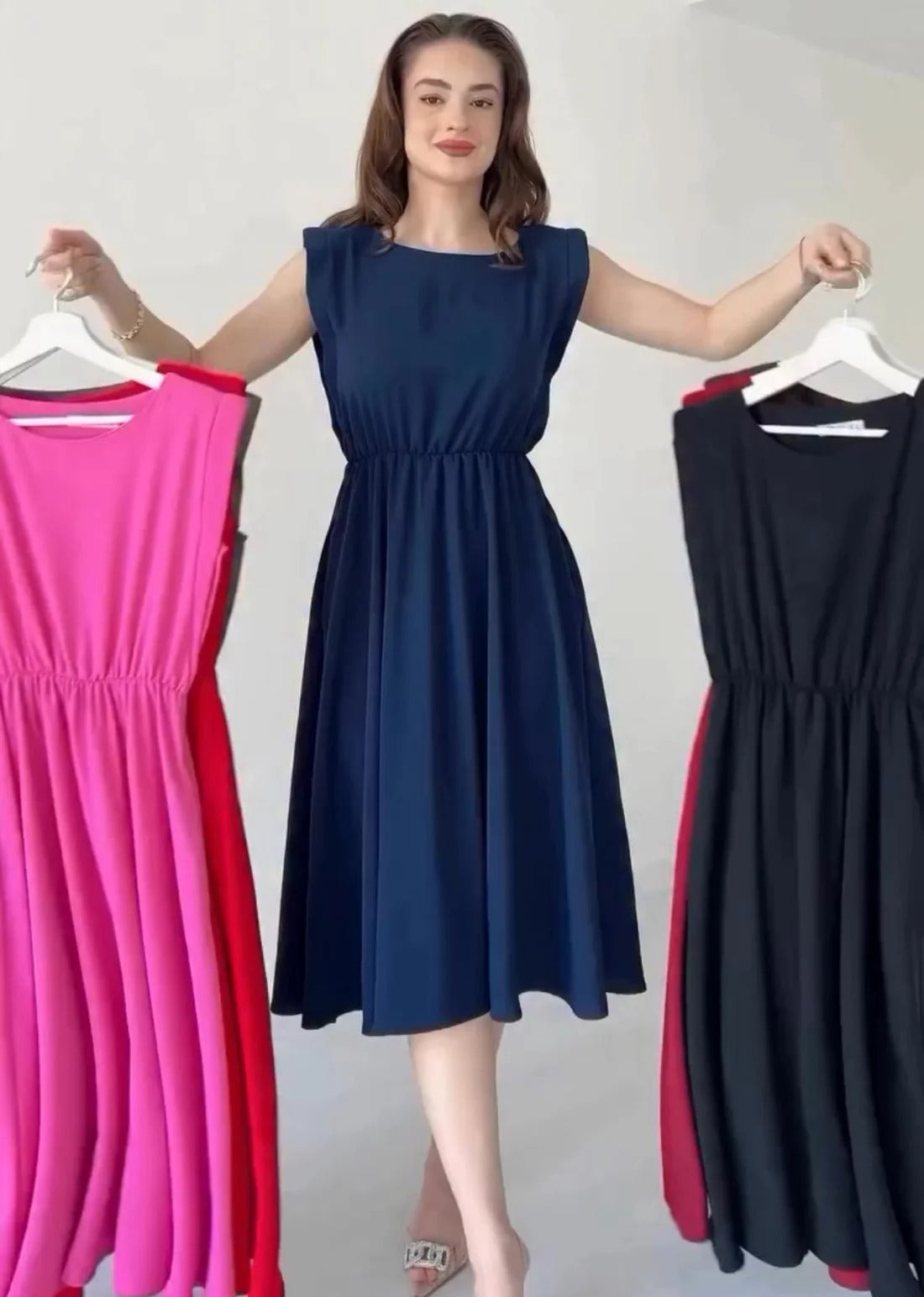 Elegant round-neck knee-length dress with a cinched waistline for women 04