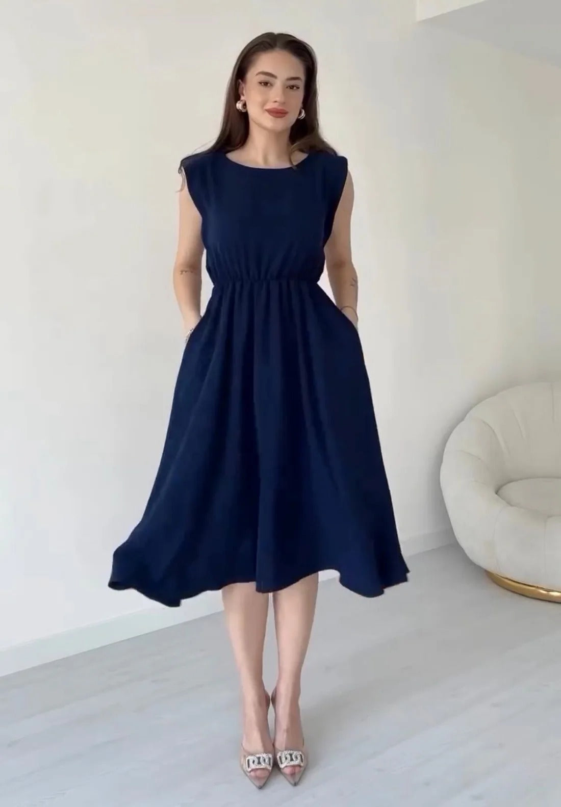 Elegant round-neck knee-length dress with a cinched waistline for women 05