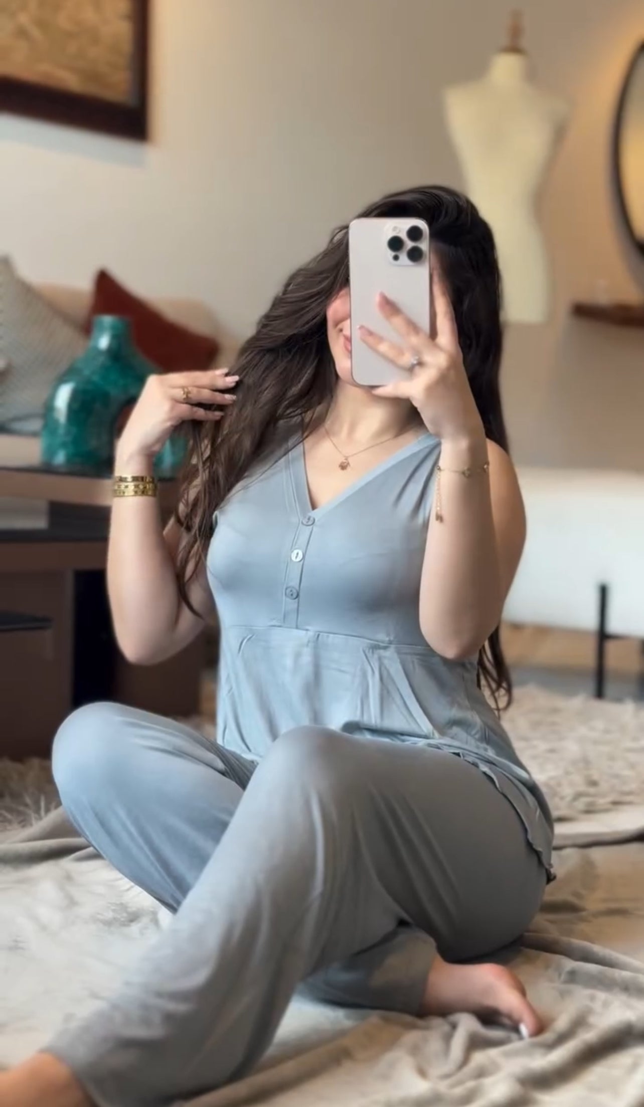 Sleeveless V-neck lounge set featuring a button-down pleated top and coordinating relaxed-fit trousers 02