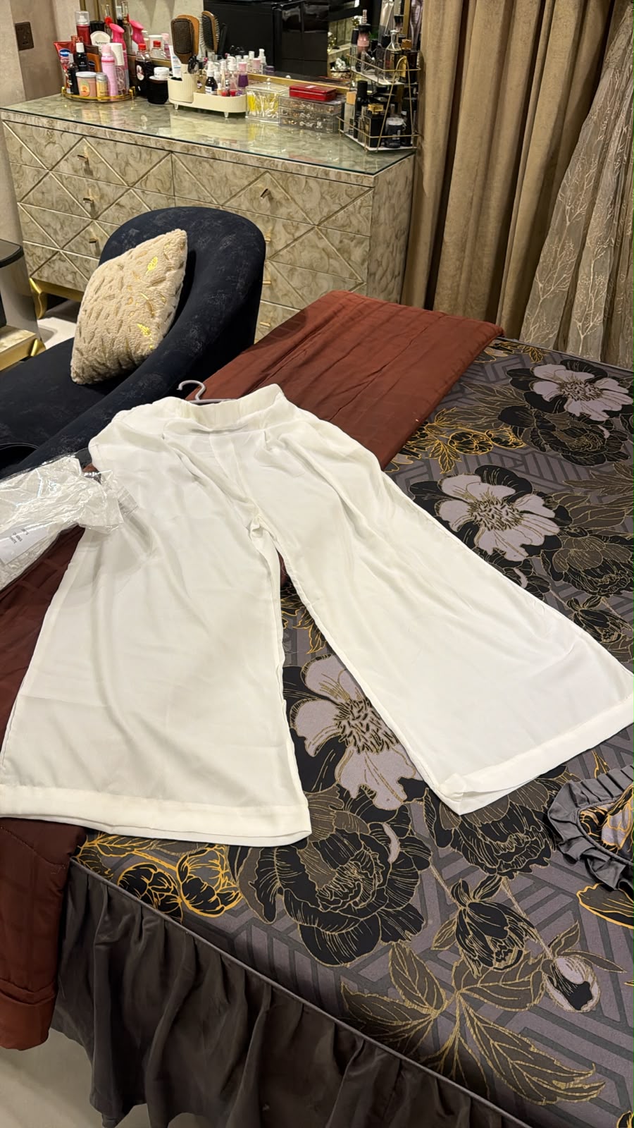 CH - 6065 CHAKOORS Chic Aura Pleated Trouser