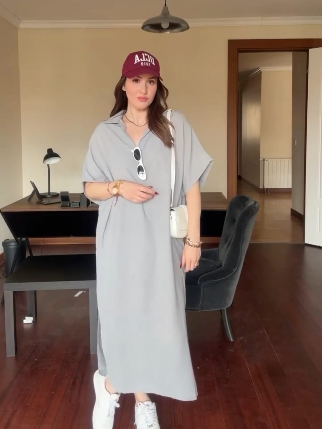 women black loose kaftan dress casual summer outfit relaxed fit modest wear short sleeve comfortable stylish everyday look with hat and tote bag 03