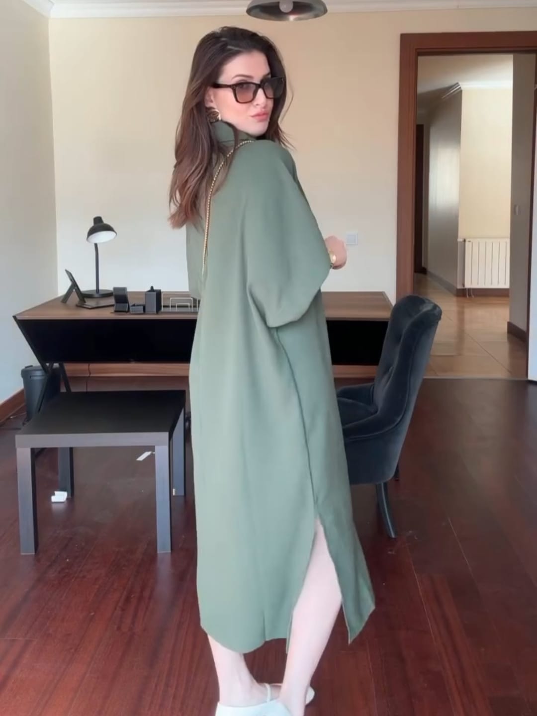 women black loose kaftan dress casual summer outfit relaxed fit modest wear short sleeve comfortable stylish everyday look with hat and tote bag 06