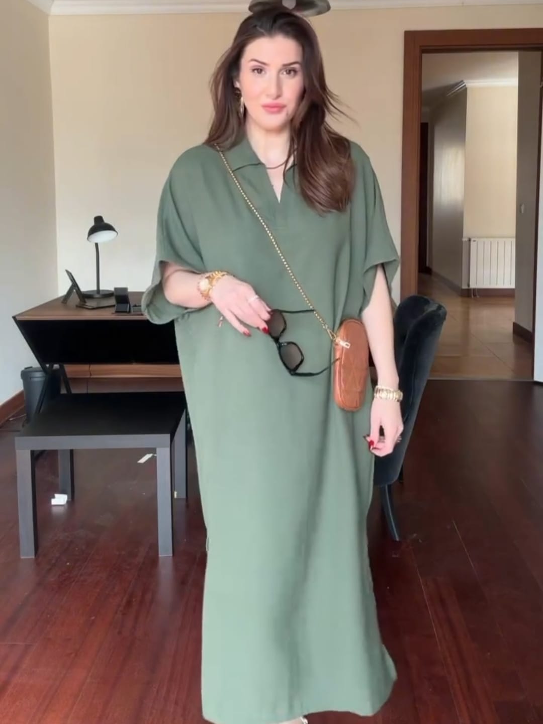 women black loose kaftan dress casual summer outfit relaxed fit modest wear short sleeve comfortable stylish everyday look with hat and tote bag 07